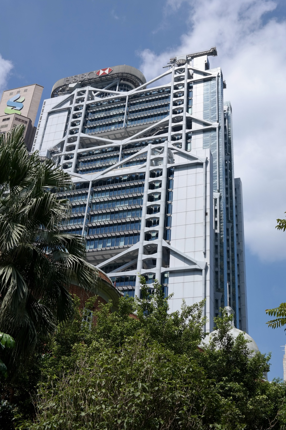 Hongkong and Shanghai Bank headquarters by Foster, exterior structure