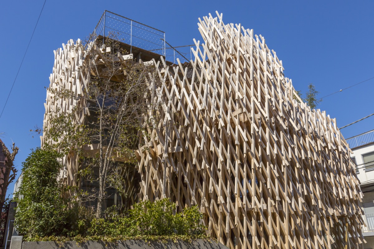 SunnyHills at Minami-Aoyama, the three-dimensional jigoku-gumi timber lattice